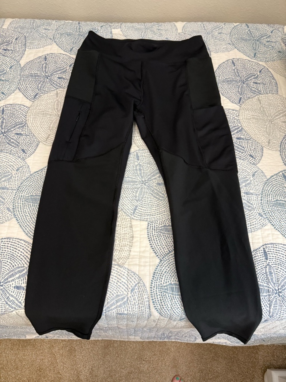 Columbia Black Athletic Leggings with Side Pockets